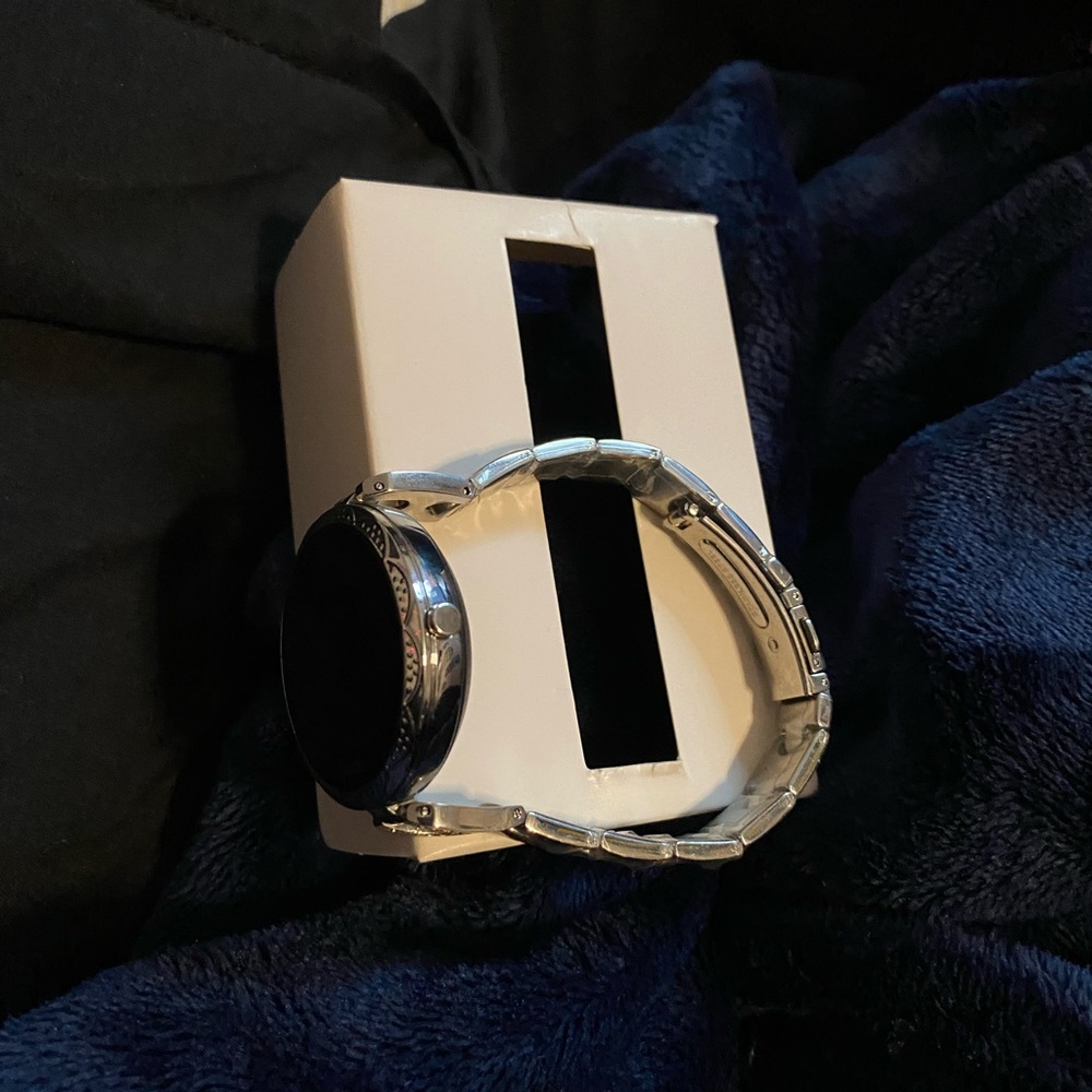 Women’s smart luxury watch. - Picture 2 of 5
